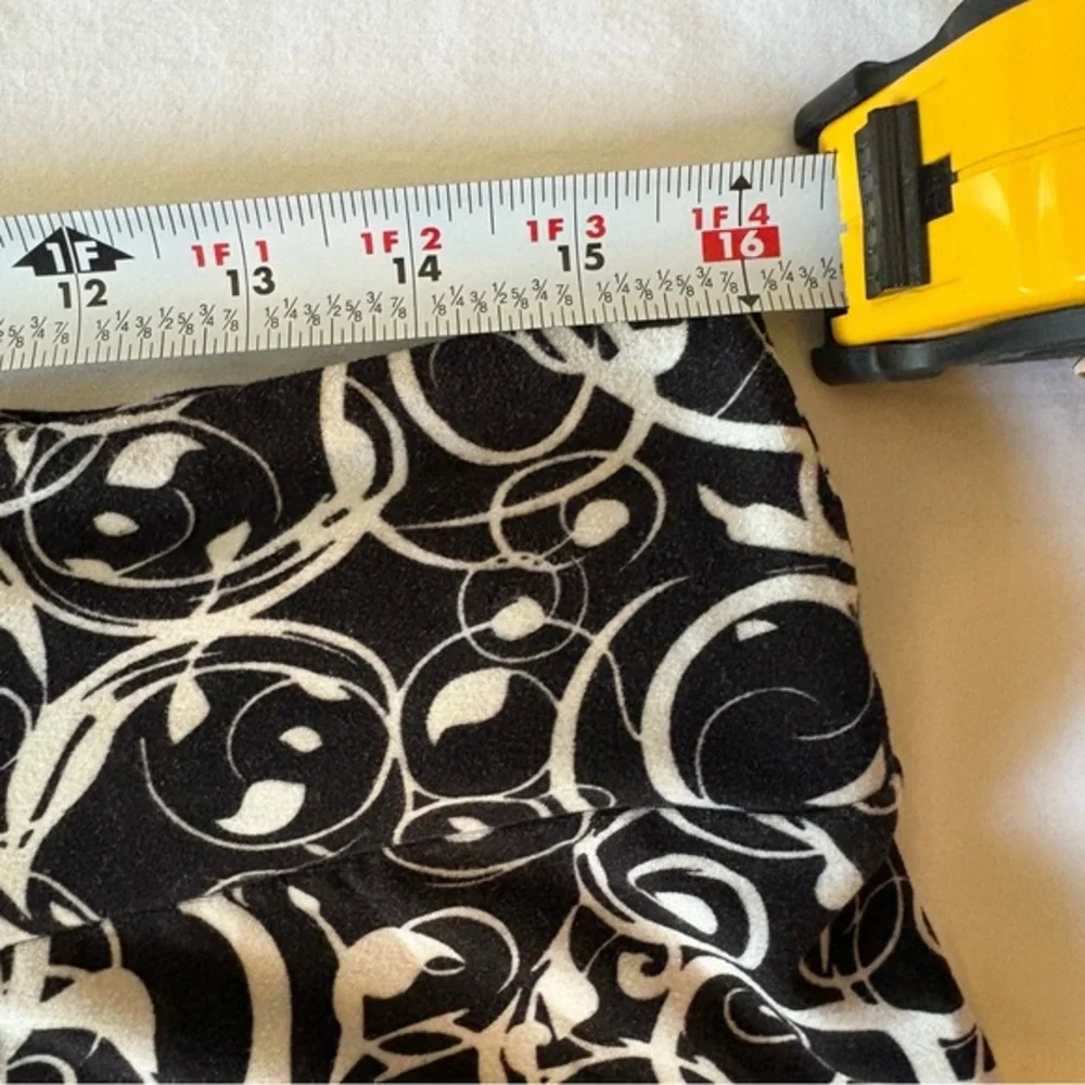 LuLaRoe Leggings Swirl Pattern Womens Tall & Curvy Black White EUC pre-owned HTF